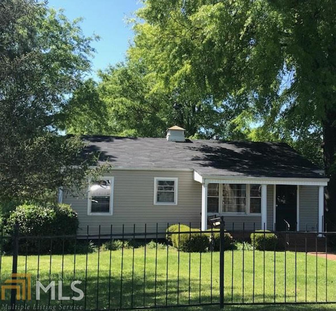MOTIVATED SELLERS!!!LOOK AT THE GREAT PRICE ON THIS HOME OFFERING ALMOST 1,800 SQ FT IN LIVING SPACE! IT IS CONVENIENT TO TOWN...FEATURING A TOTAL OF 4BR/2BA/2ND KITCHEN/F PLACE/DINING RM/LIVING ROOM/FRONT PORCH/2-CAR CARPORT...SOME OF THE RENOVATIONS INCLUDE AN UPDATED KITCHEN/ NEW ROOFS/ NEW FLOORING. CALL TODAY FOR A PRIVATE SHOWING!