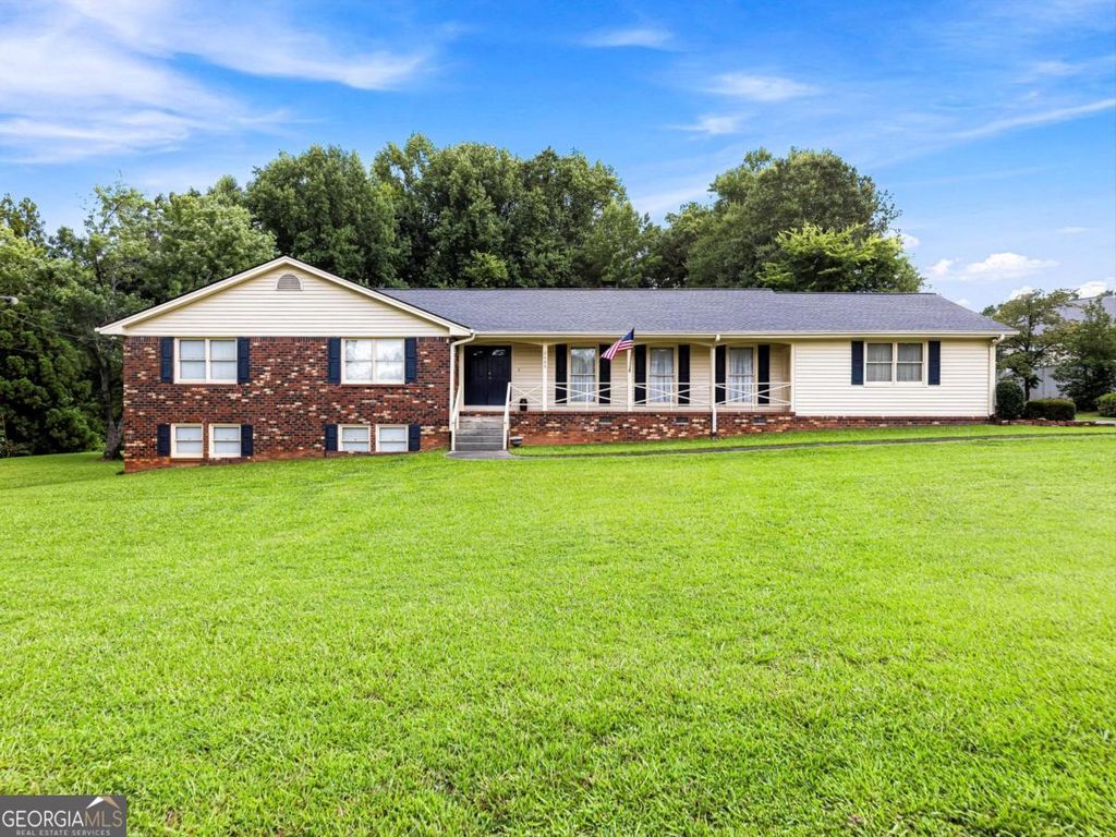 Photo of 2405 Post Oak Tritt Road, Marietta, GA 30062 (MLS # 10811209)