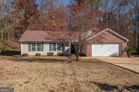 74 Canterbury DR Grantville GA 30220