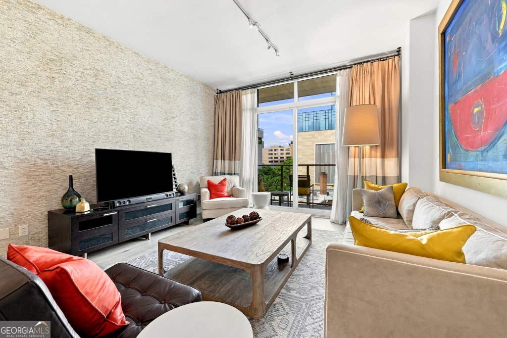 Photo of 905 Juniper Street NE #612, Atlanta, GA 30309 (MLS # 10830502)