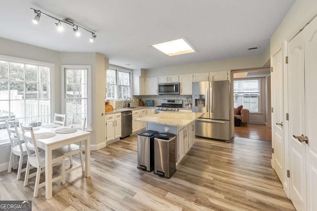 2160 Whitehall DR NE