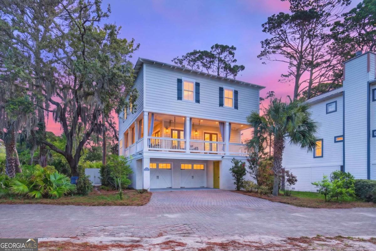 2 White Oak LN