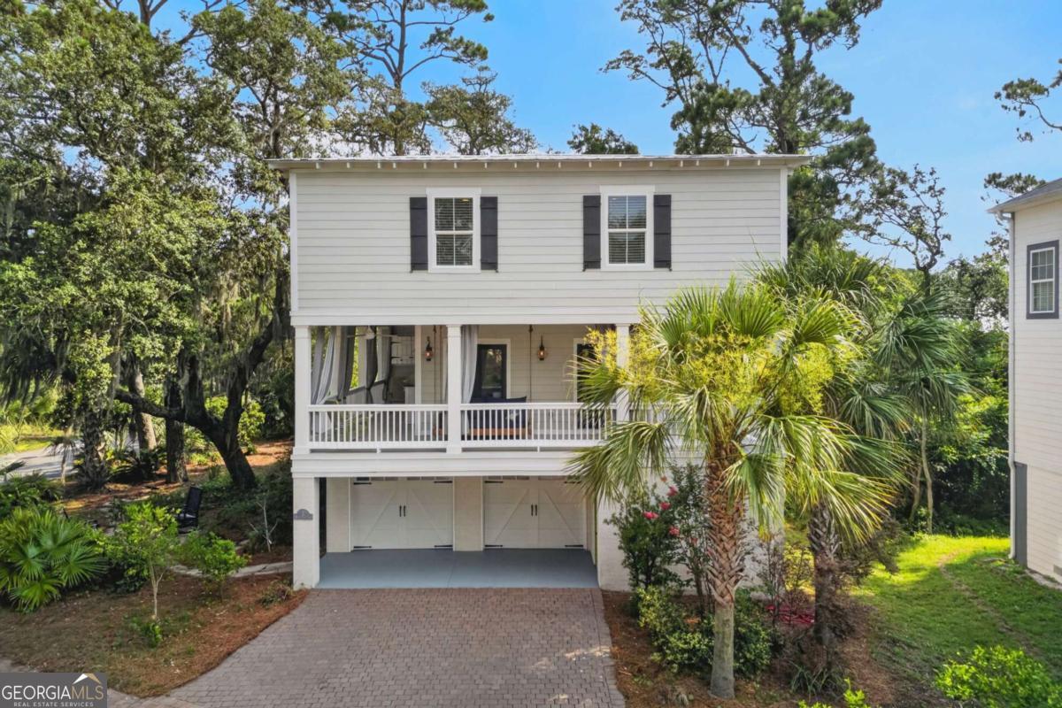 2 White Oak LN