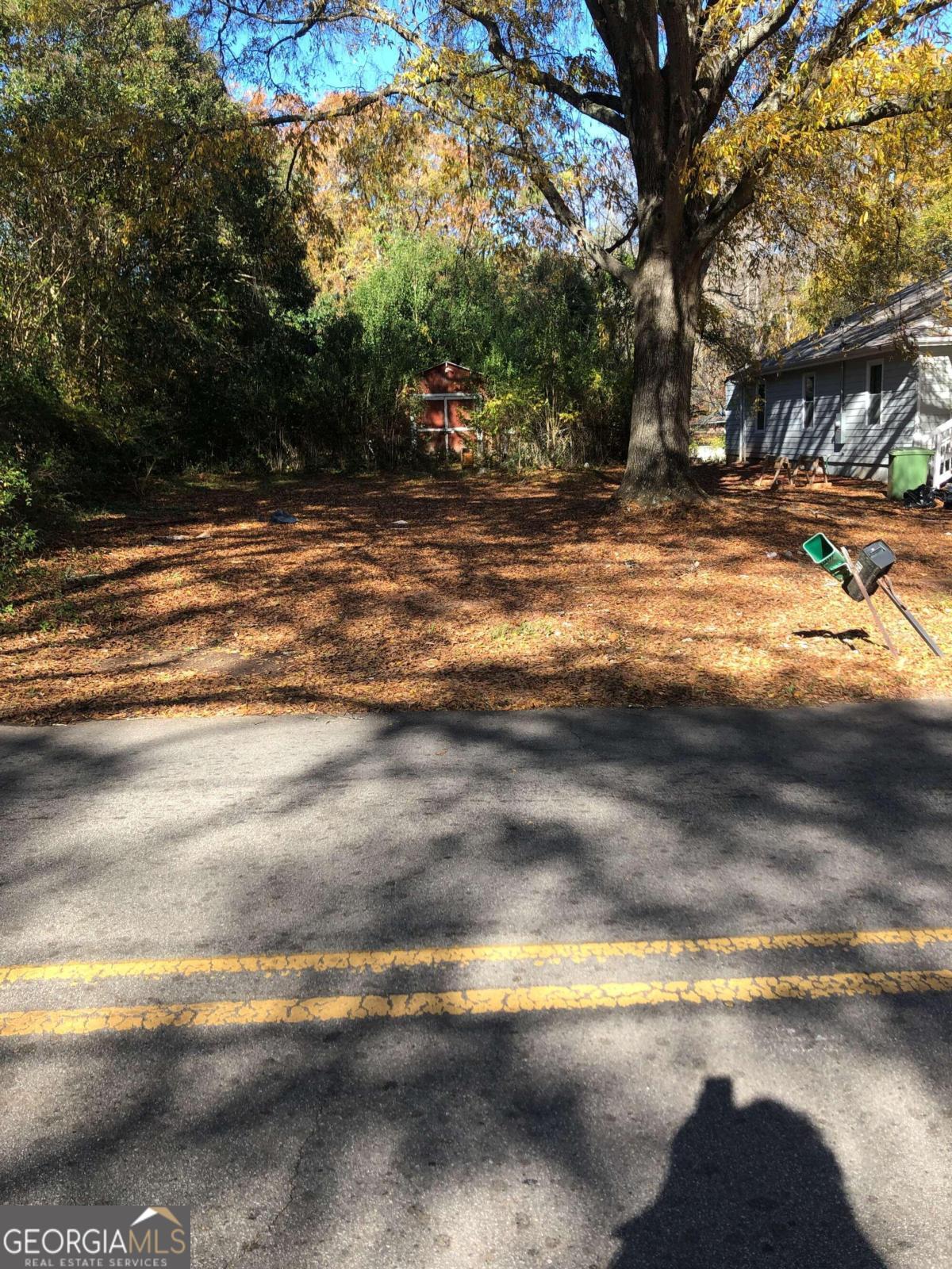 Located near to downtown Griffin just waiting for you to build your own dream home or investment property. Plenty of shopping nearby.
