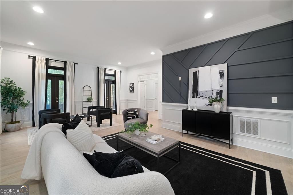 855 Saint Charles Unit B AVE NE B