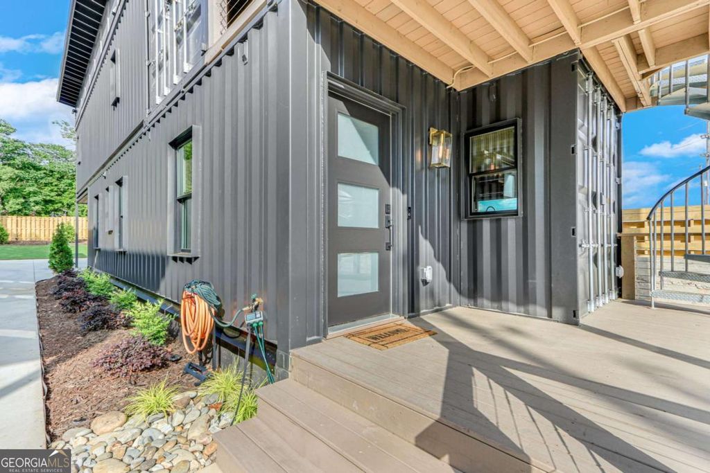 Photo of 775 Bradford Street, Gainesville, GA 30501 (MLS # 10678277)