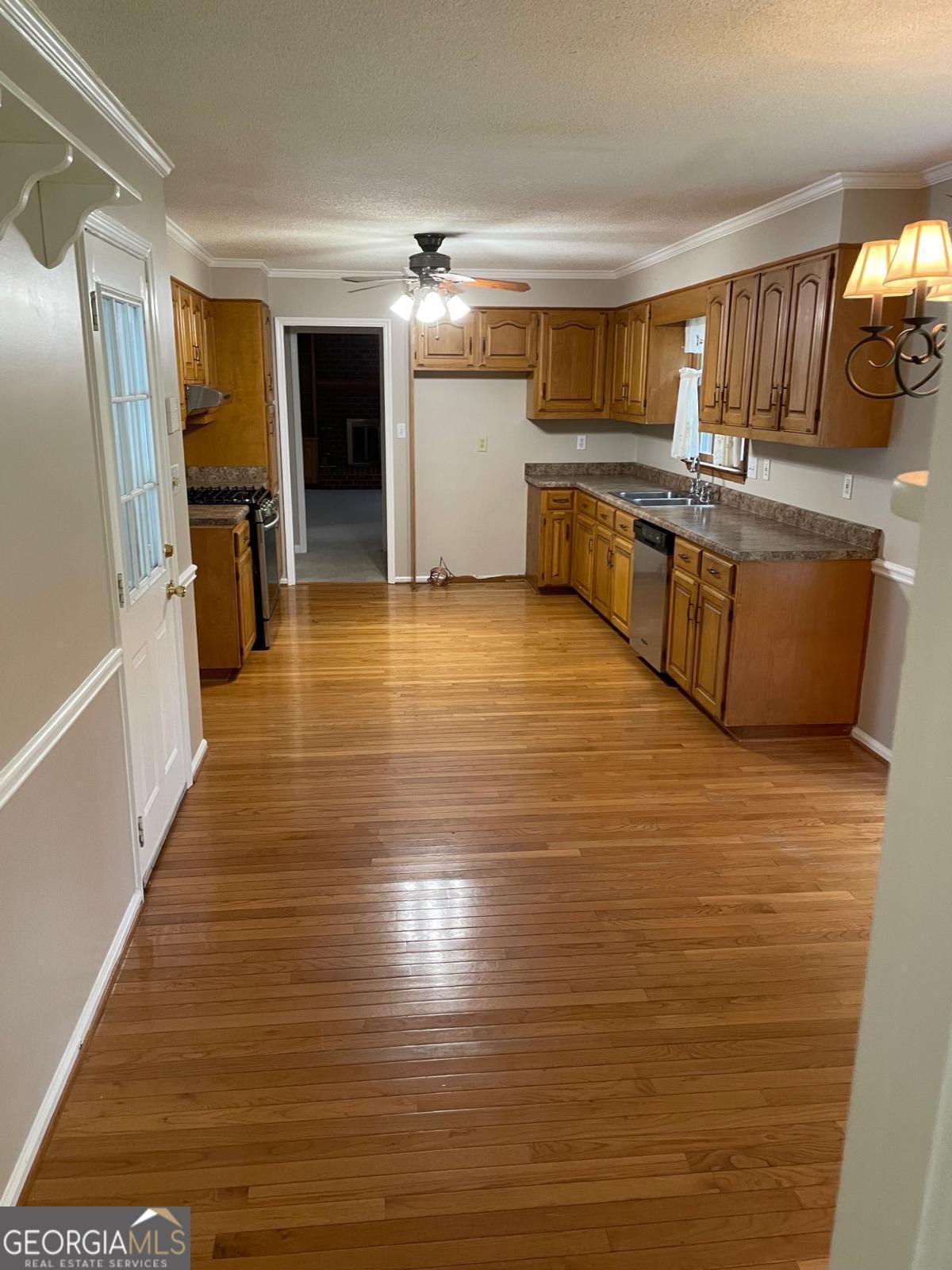 240 W Huntington RD