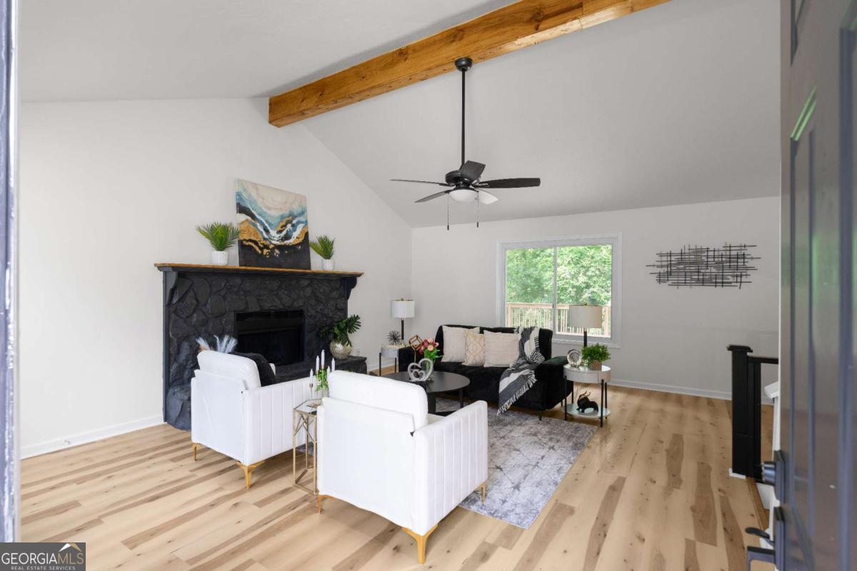 2442 Falcon CT