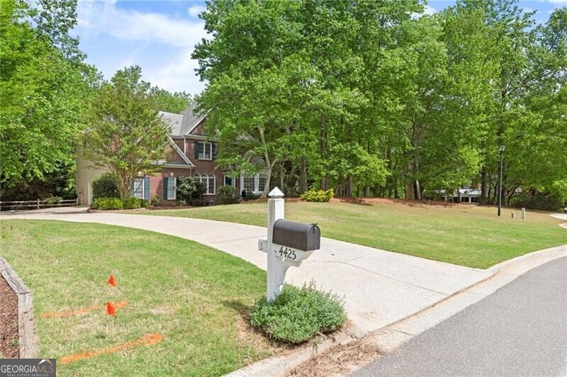 4425 Woodside CT