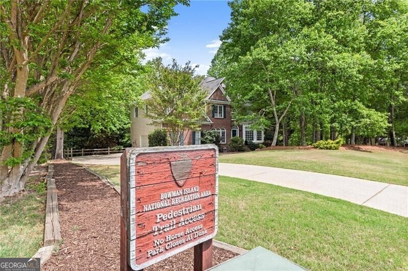 4425 Woodside CT
