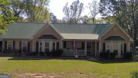 Single Family Residence in Lagrange GA 135 Greenbriar Trail.jpg