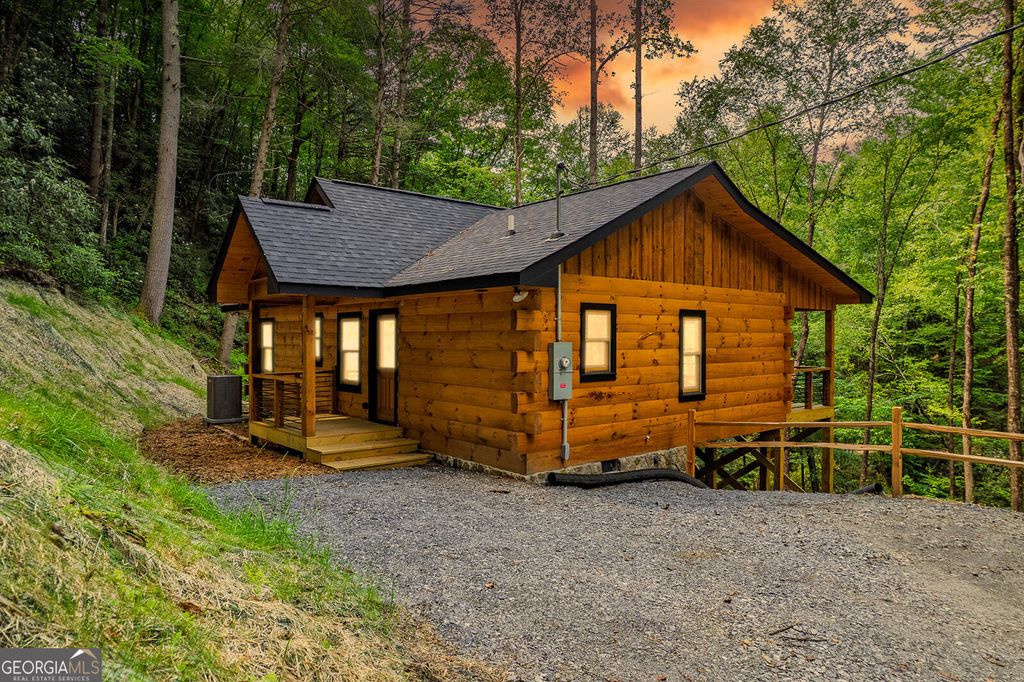 Photo of 122 Laurel Creek Trail, Blue Ridge, GA 30513 (MLS # 10767931)