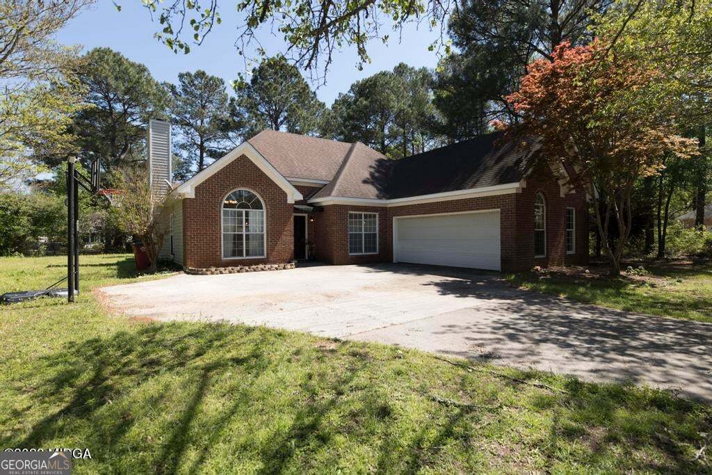 Comfort & Convenience Abound in this Sub-South Cul-de-Sac Cutie! Set on 0.73 acres, this brick-front one-story home features a semi-open concept, cathedral ceilings, updated paint, LVP & carpet (bedrooms) flooring, ss appliances and a gas-starter fireplace. Great floorplan, lots of natural light from large windows, and a formal dining room and sunroom could double as a playroom or study. Breakfast nook, side-facing attached double garage, attic, storage sehd, and small fenced kennel section perfect for a dog. Walking distance to Porter Elementary. Proxemic to downtown Macon and Robins Air Force Base. Occupied day sleeper (health care provider), please make an appointment first and see notes on preferred days/times to show. Showings Begin Monday August 11th. Agents, please schedule with ShowingTime.