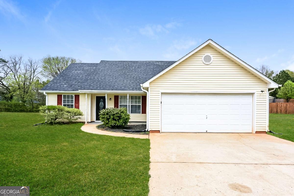 Discover this charming 3-bedroom, 2-bathroom pet-friendly home with 1,322 sq. ft. of living space. The interior offers a welcoming atmosphere, with ample space for your lifestyle needs.