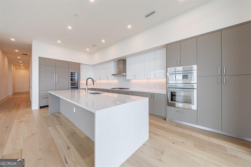 2425 Peachtree RD 1806
