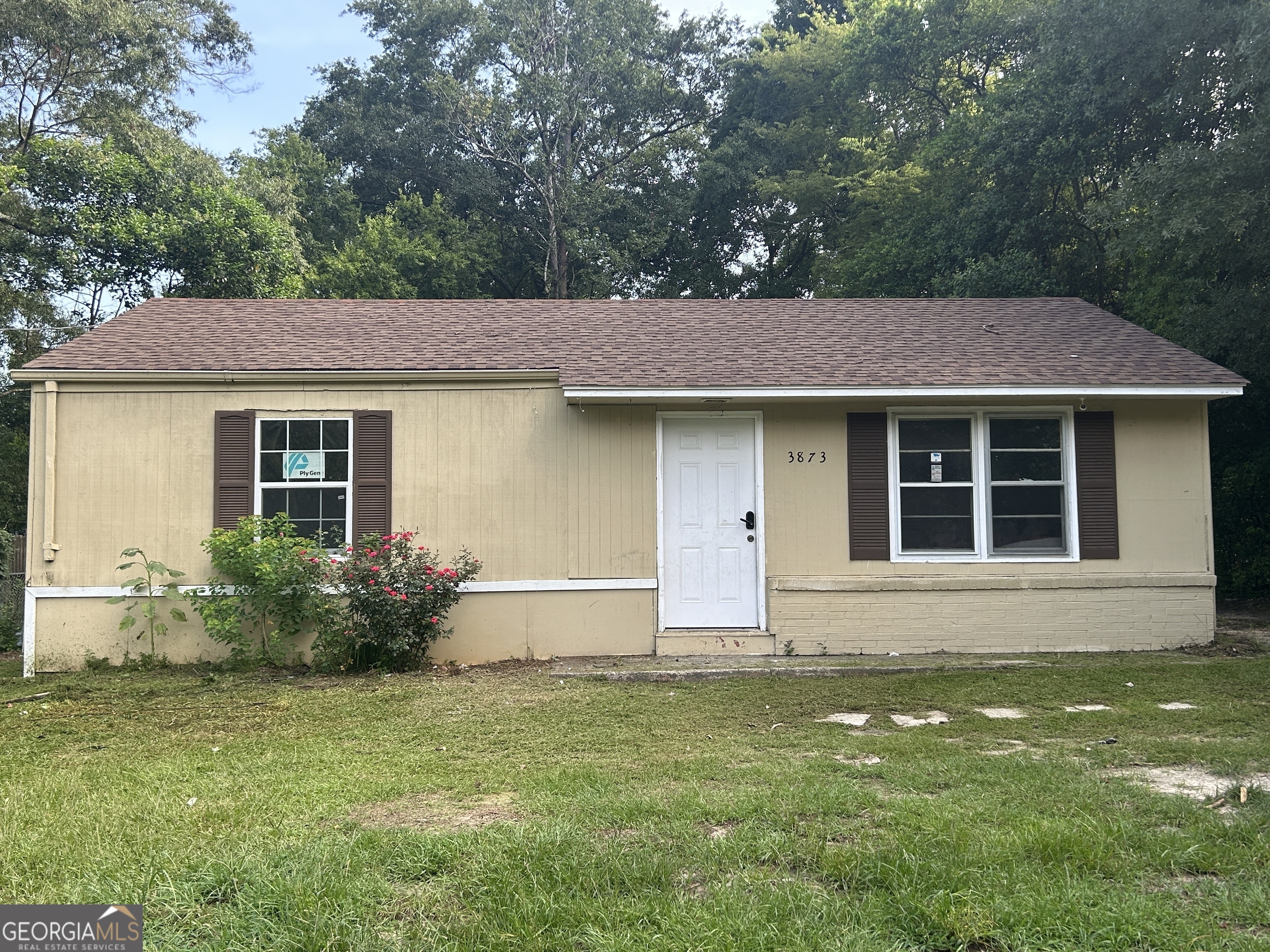 Great cash-flow opportunity! This 3 bedroom, 1 bath home features a large bonus room that can function as a 4th bedroom to maximize rental income. Property has a stable rental history and key updates already completed - roof and HVAC only 3 years old. Ideal for buy-and-hold investors looking to expand their portfolio in a strong rental market.