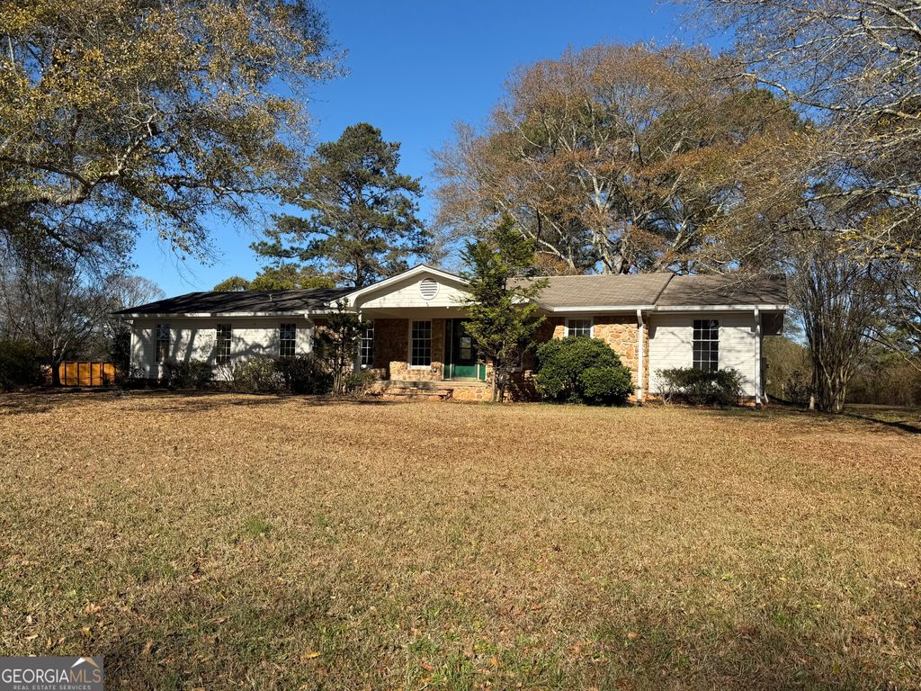 Photo of 718 Duncan Road, Carrollton, GA 30116 (MLS # 10658223)