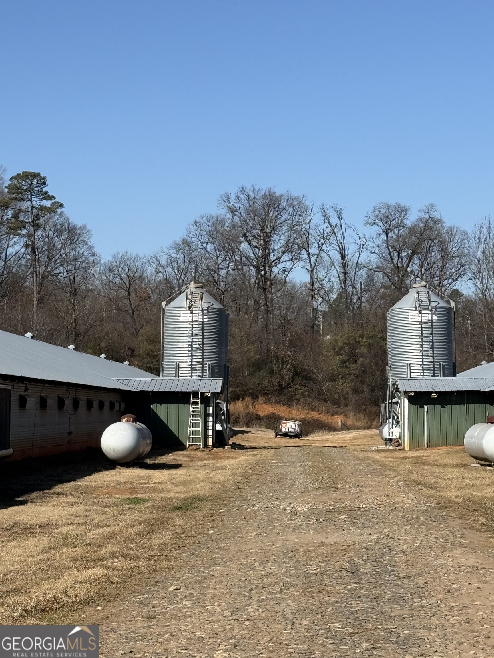 319 Hunters Creek RD