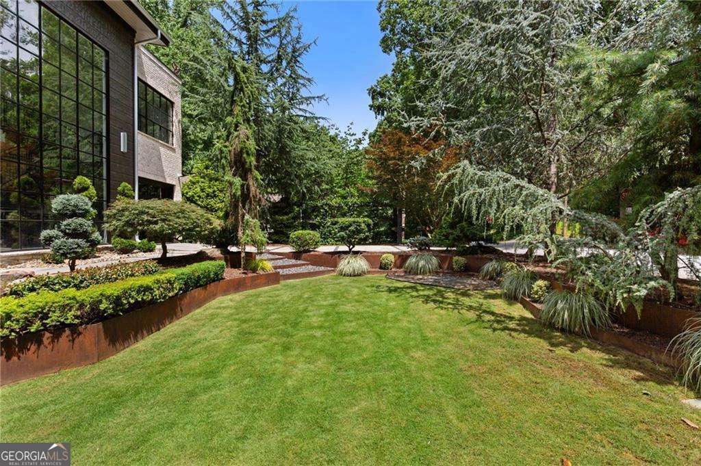 569 Overbrook DR NW