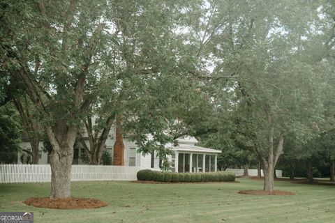 A home in Leslie