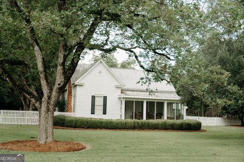 A home in Leslie