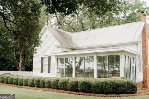 A home in Leslie