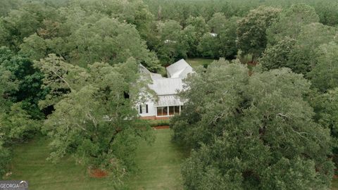 A home in Leslie