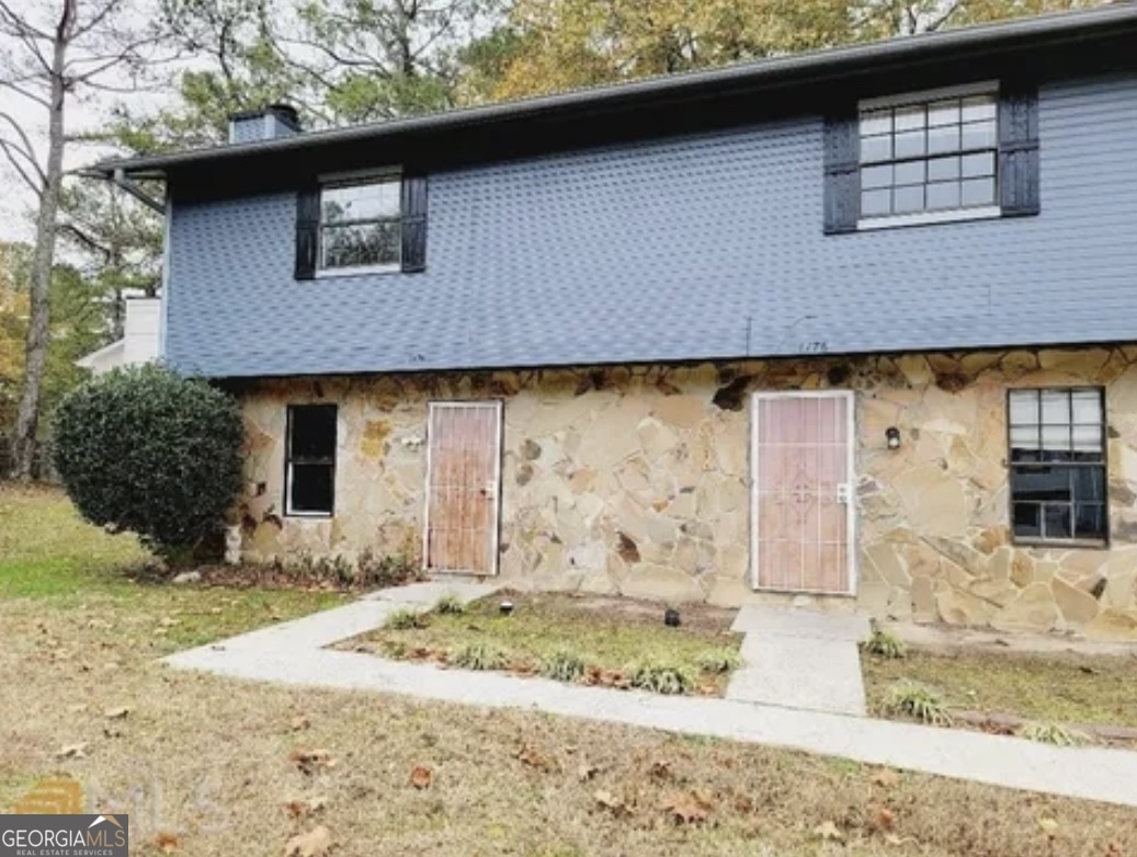 3 bed/1.5 bath townhome close to Olde Town Conyers, schools, shopping and restaurants. For more information call or text 770-679-1770.