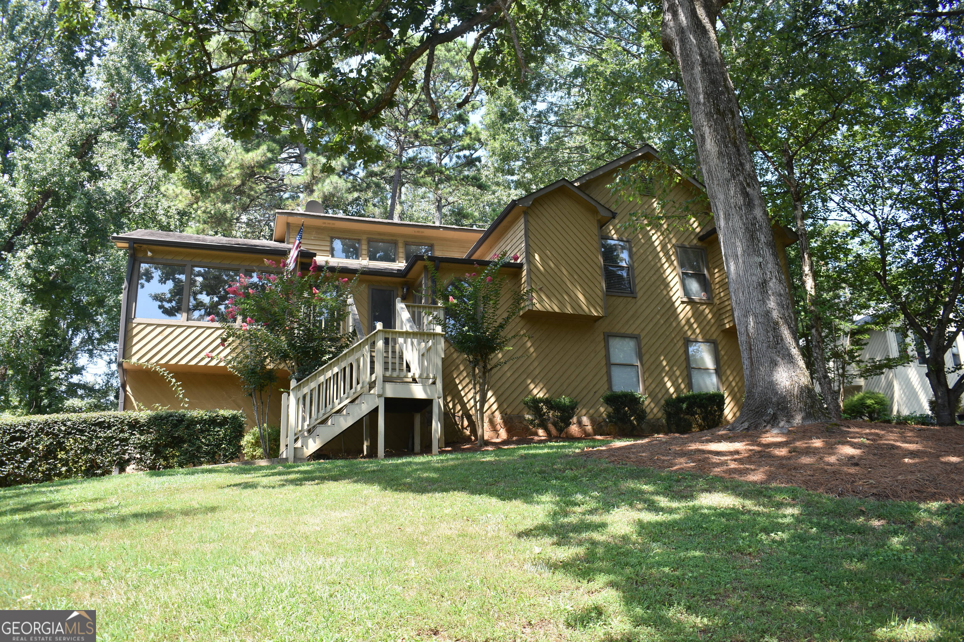 Great split level home! Spacious 4 bedroom 3 bath with a open floor plan, vaulted family room with fireplace, eat-in kitchen with large bay window overlooking the yard. Master bedroom has 2 walk in closets. Lower level has family from and additional bedroom/bathroom. Rear deck over looks fenced in backyard. ***We DO NOT list rentals on Craigslist nor Market place. Only communicate with The Gwin Team, beware of rental scams - this house is professionally listed by The Gwin Team, ONLY speak with a member of The Gwin Team***