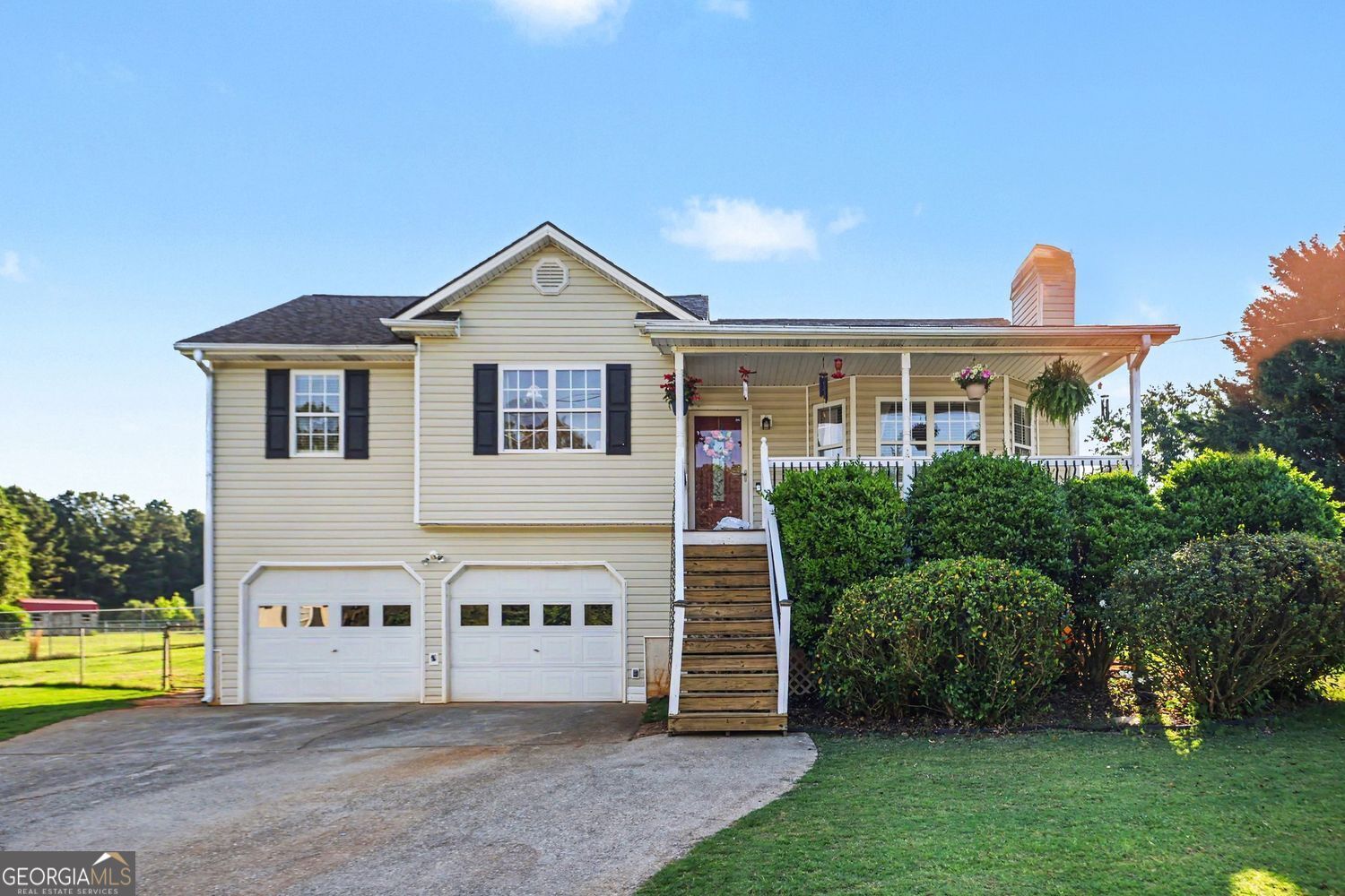 302 Fairview LN