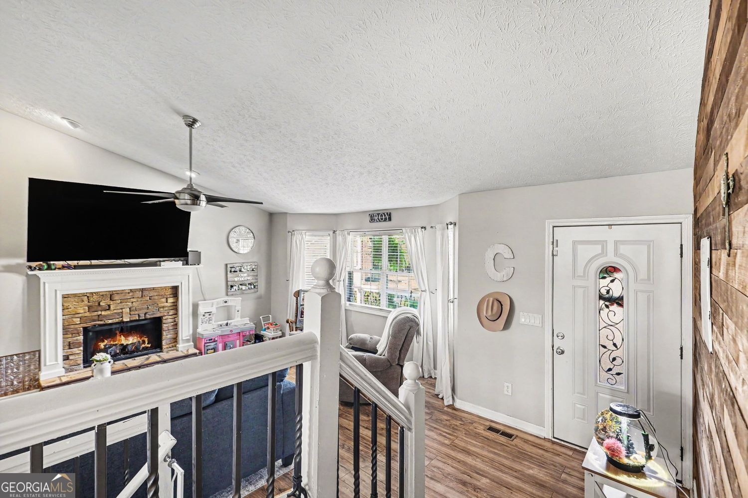 302 Fairview LN