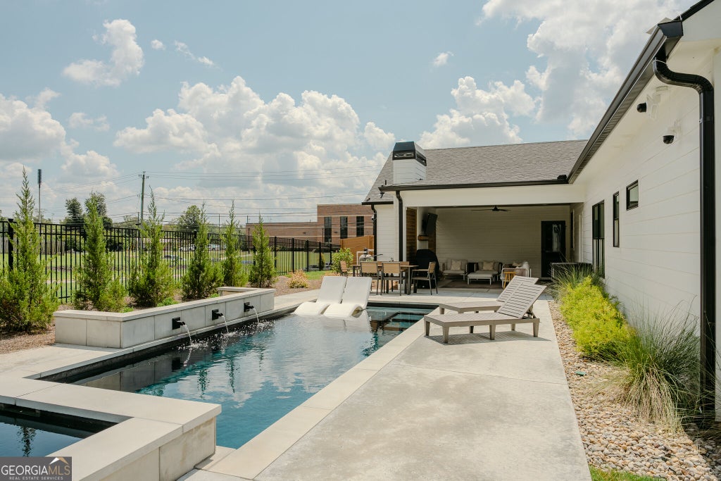 Photo of 191 Lagrange Street, Newnan, GA 30263 (MLS # 10828319)