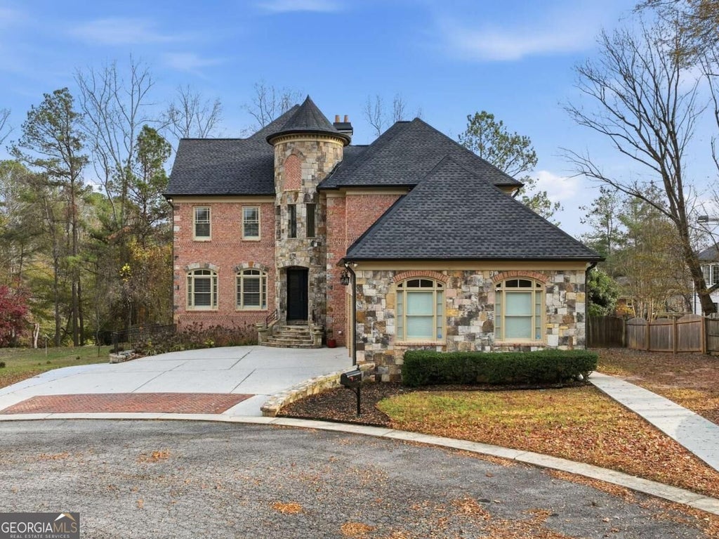 Photo of 7611 Regency Circle, Sandy Springs, GA 30350 (MLS # 10870308)