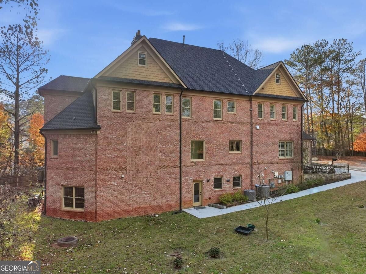 7611 Regency CIR