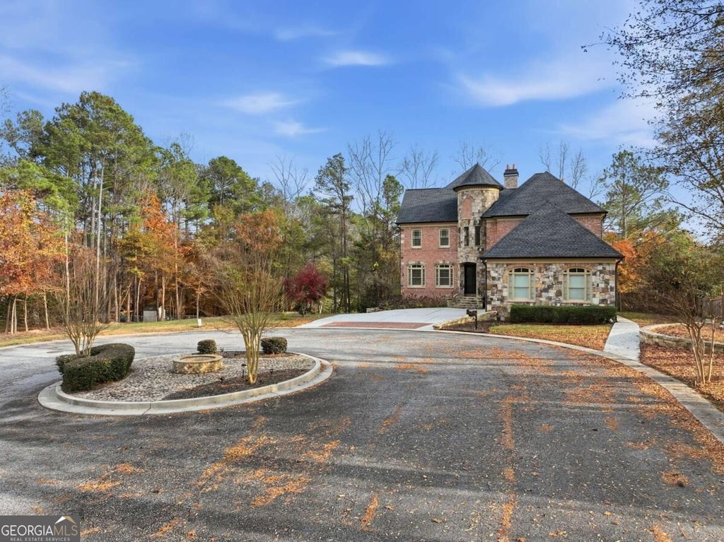 Photo of 7611 Regency Circle, Sandy Springs, GA 30350 (MLS # 10870308)