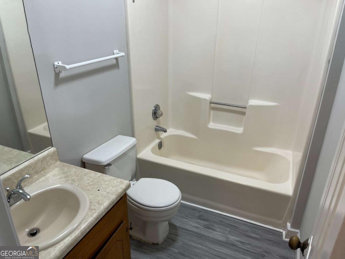 2613 Shore Wood CT NE