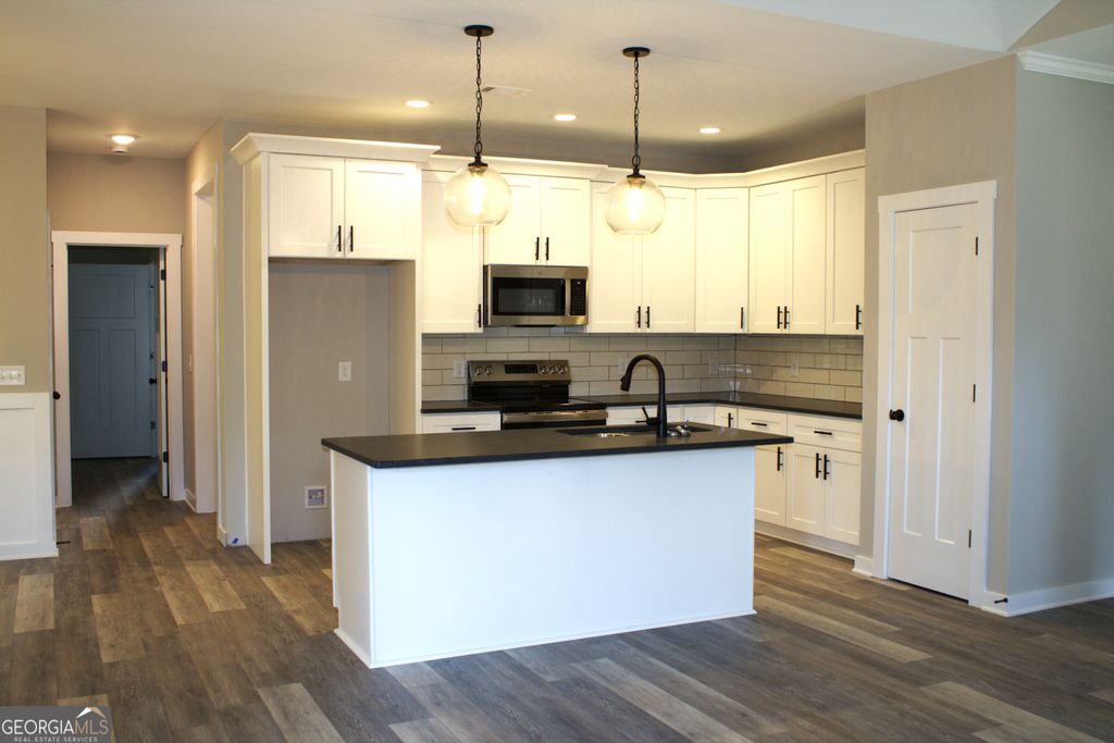 Photo of 17 Fairview Station, Hartwell, GA 30643 (MLS # 10636042)