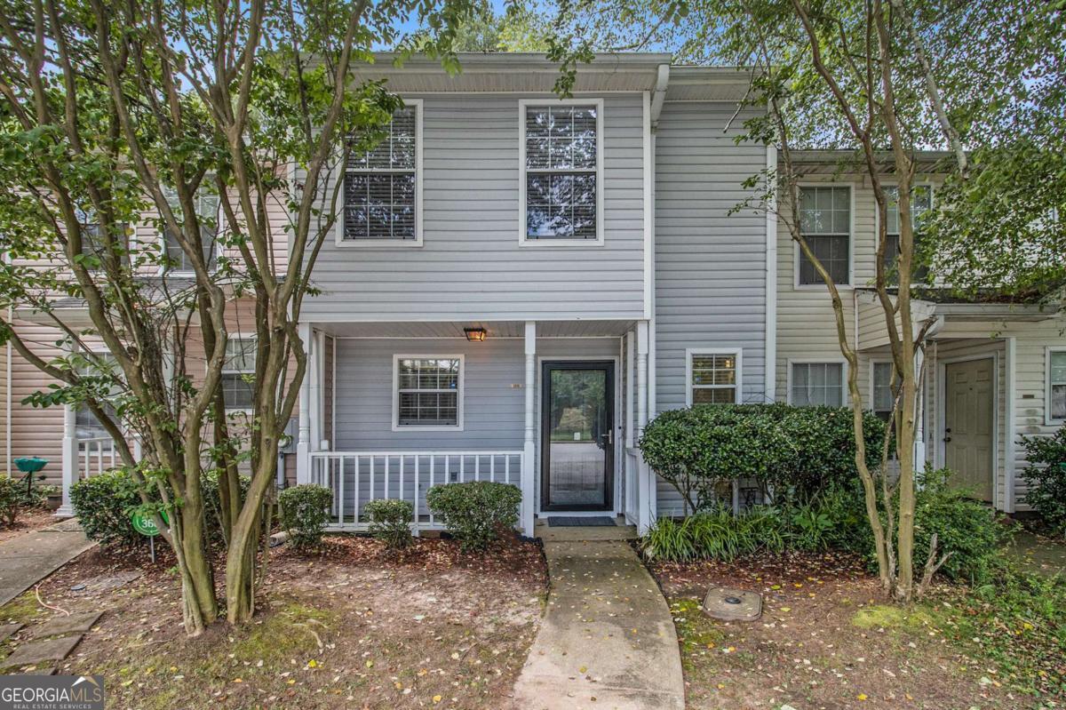 2376 Wellington CIR