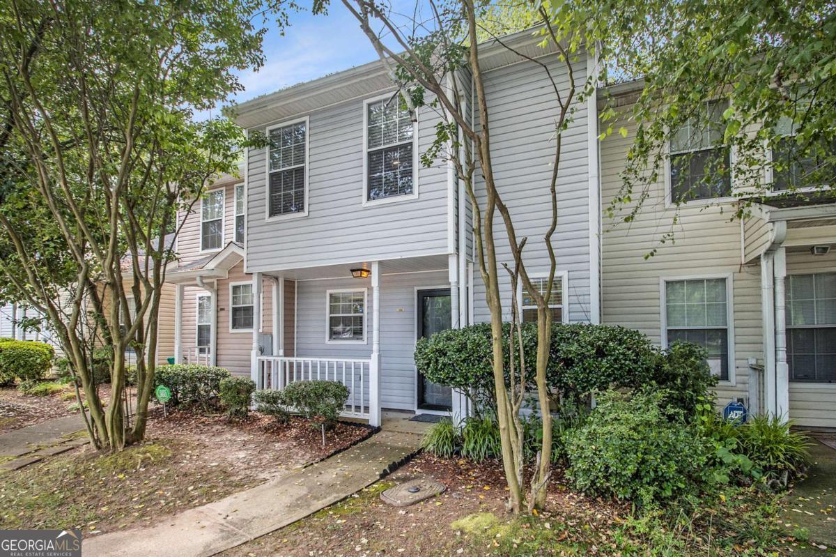 2376 Wellington CIR