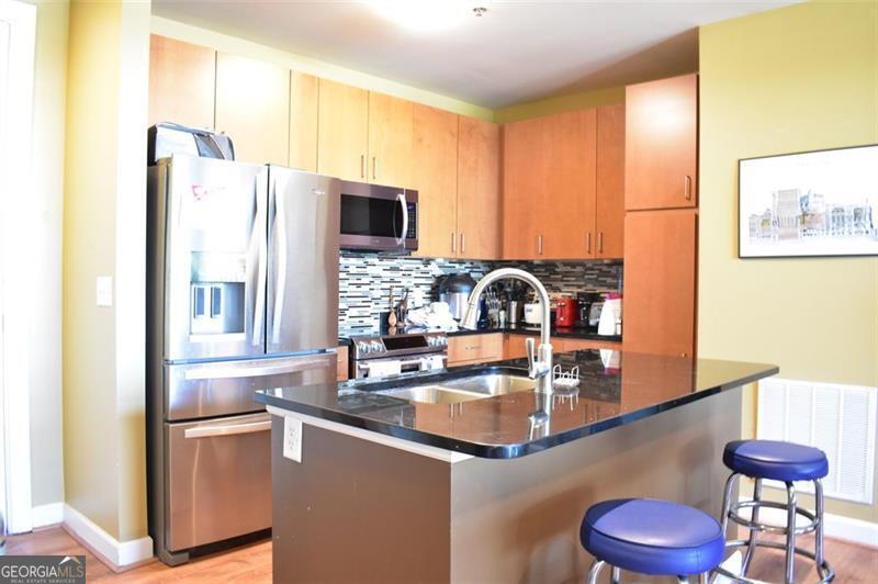 711 Cosmopolitan DR NE 715