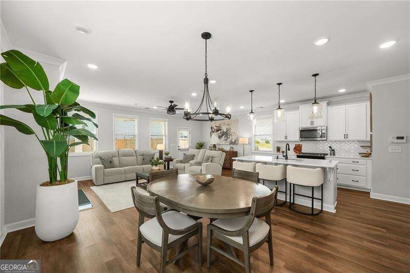 3747 Silvery WAY
