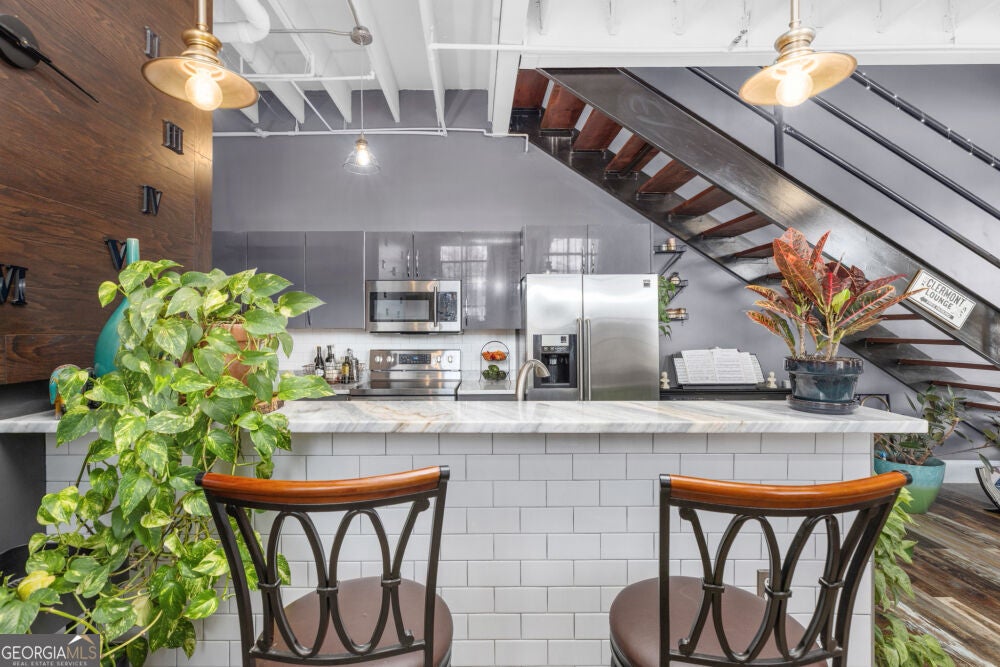 158 Walker ST SW 1