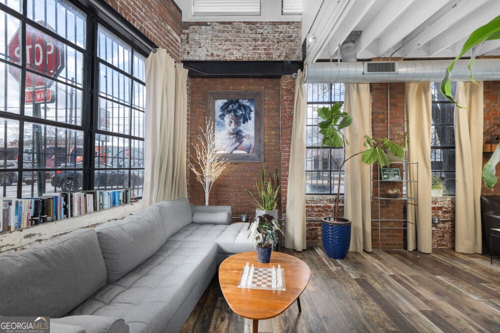 158 Walker ST SW 1