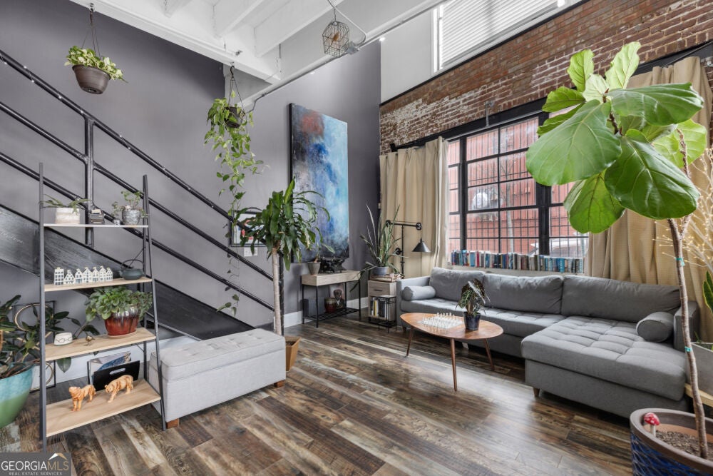 158 Walker ST SW 1