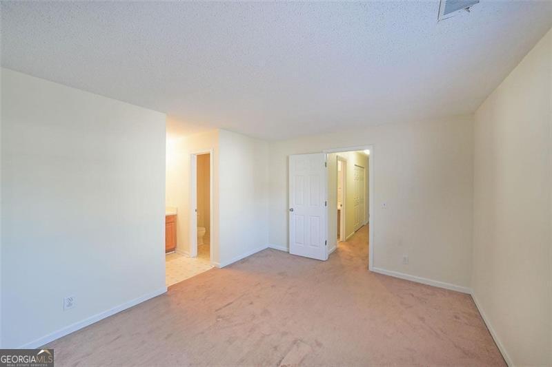 Northlake Manor - Residential