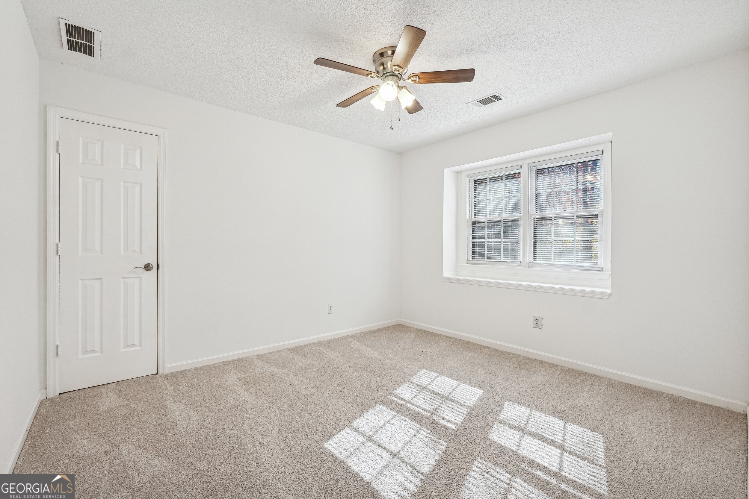 Alpharetta, Georgia 30022, United States, 4 Bedrooms Bedrooms, ,3 BathroomsBathrooms,Residential,Pending,27488