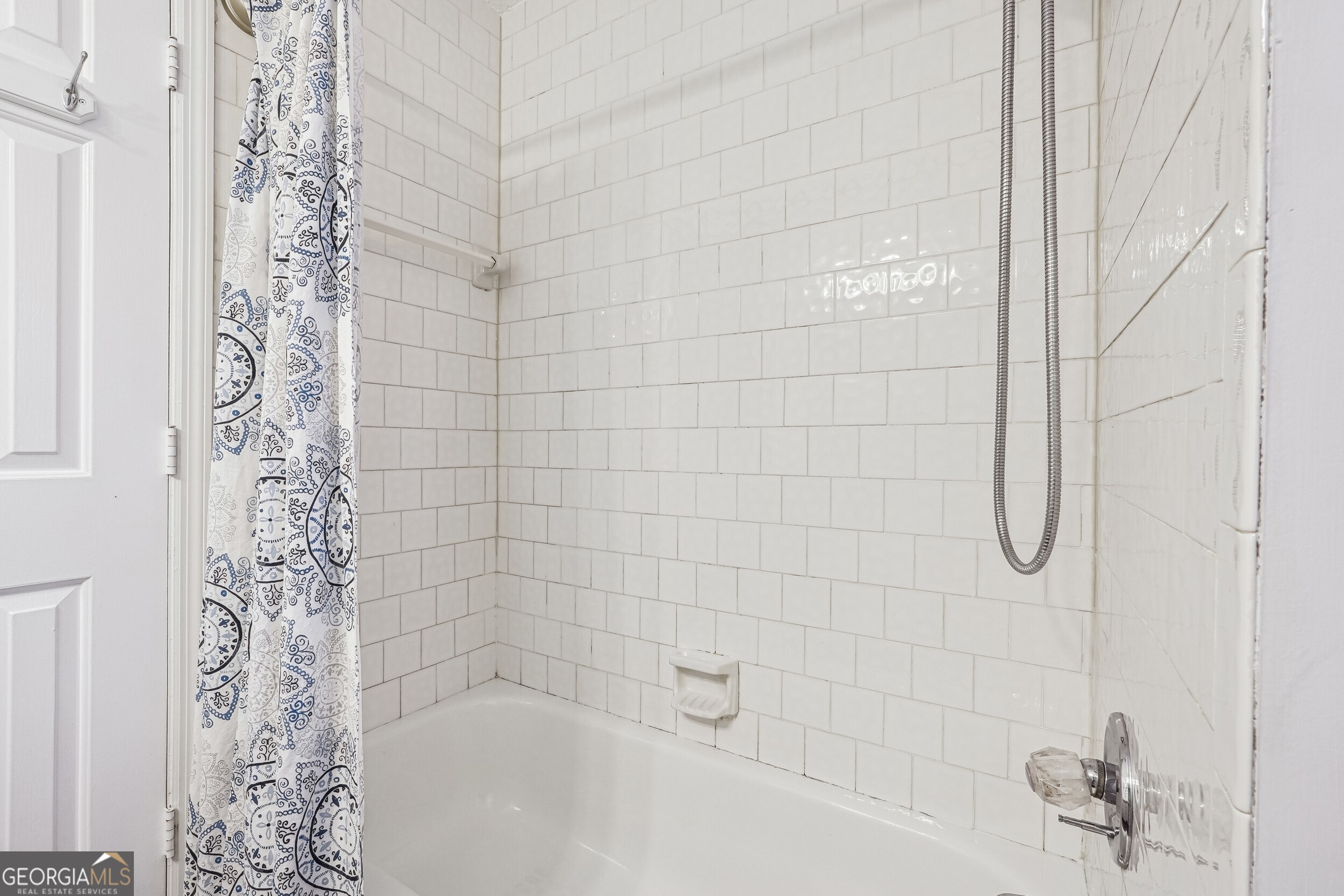 Alpharetta, Georgia 30022, United States, 4 Bedrooms Bedrooms, ,3 BathroomsBathrooms,Residential,Pending,27488