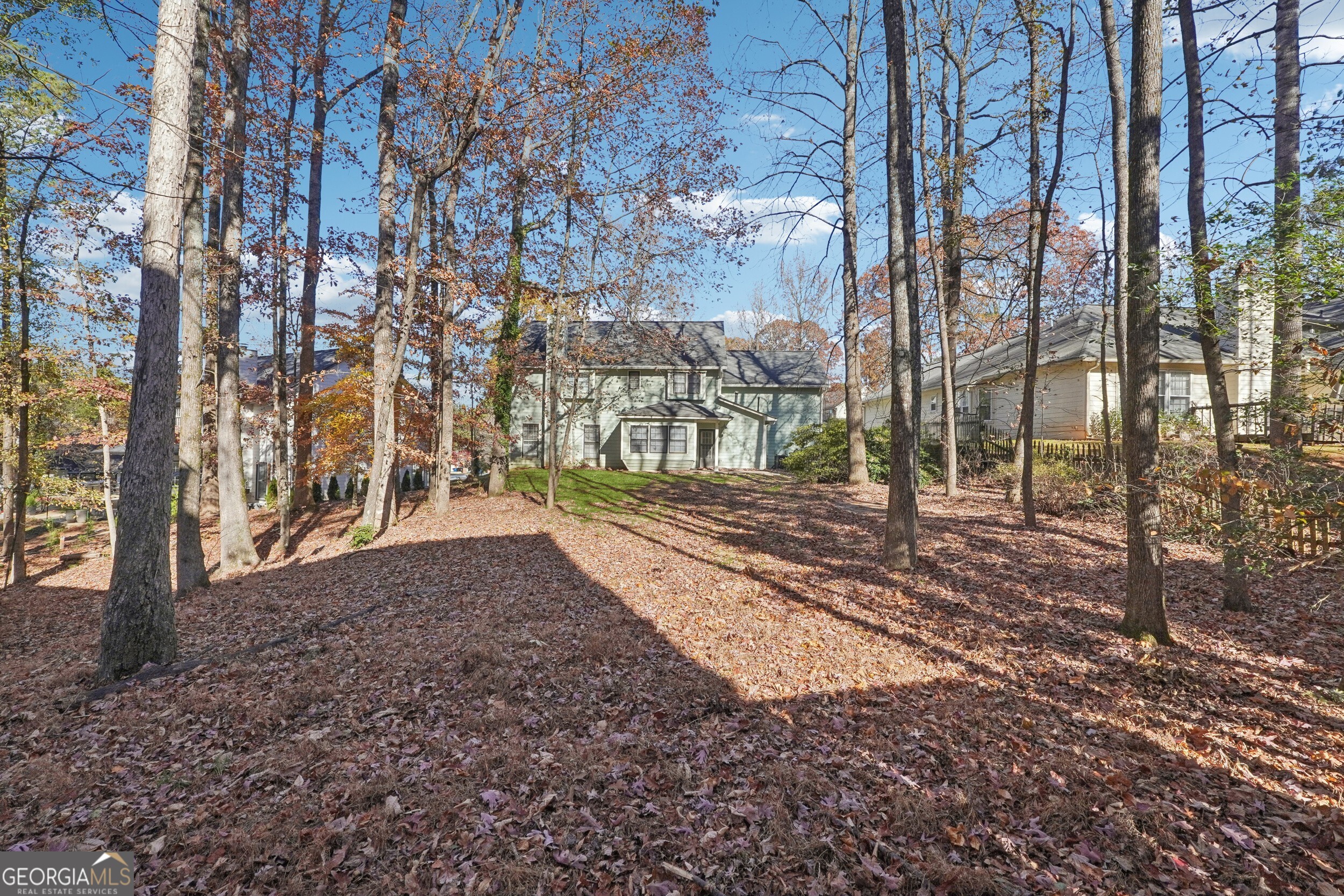 Alpharetta, Georgia 30022, United States, 4 Bedrooms Bedrooms, ,3 BathroomsBathrooms,Residential,Pending,27488