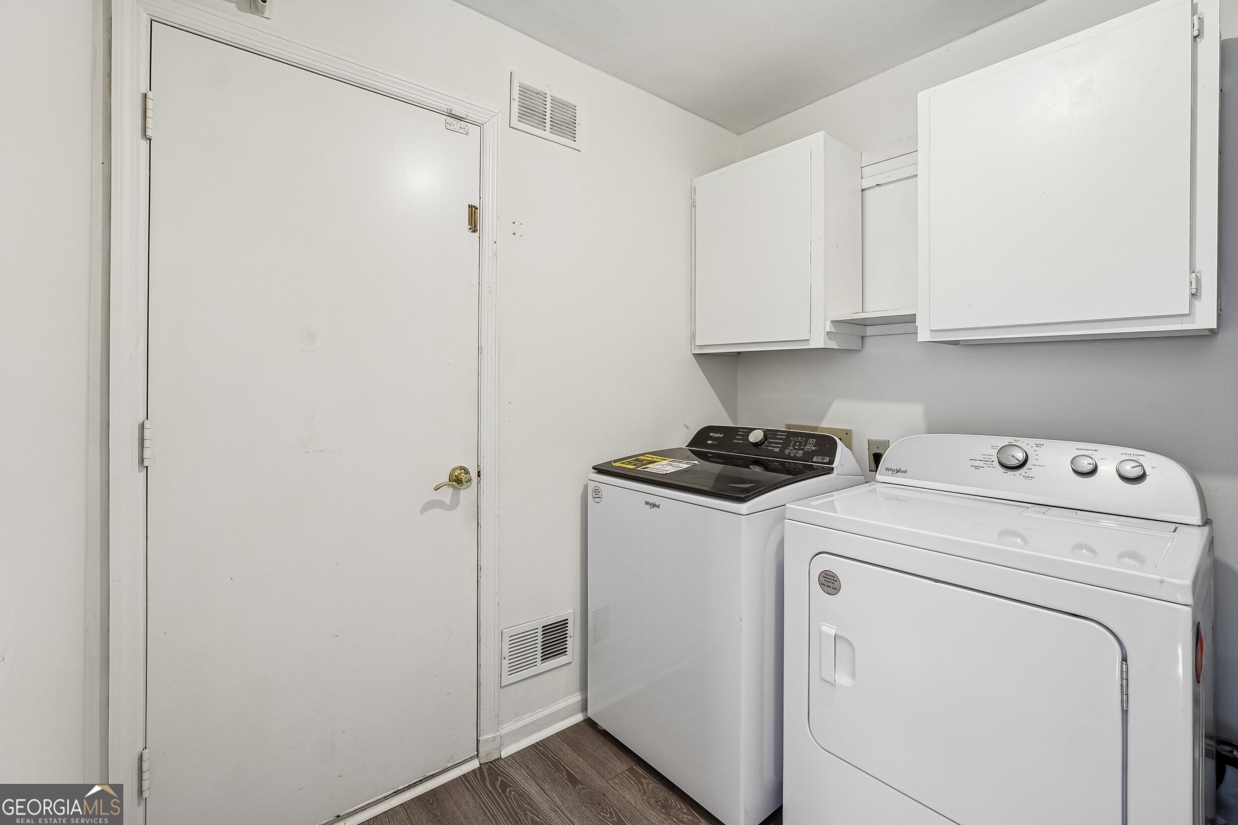 Alpharetta, Georgia 30022, United States, 4 Bedrooms Bedrooms, ,3 BathroomsBathrooms,Residential,Pending,27488