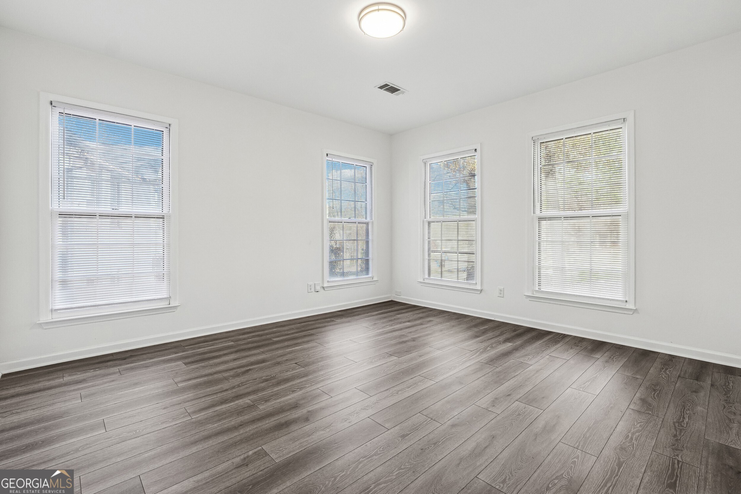 Alpharetta, Georgia 30022, United States, 4 Bedrooms Bedrooms, ,3 BathroomsBathrooms,Residential,Pending,27488